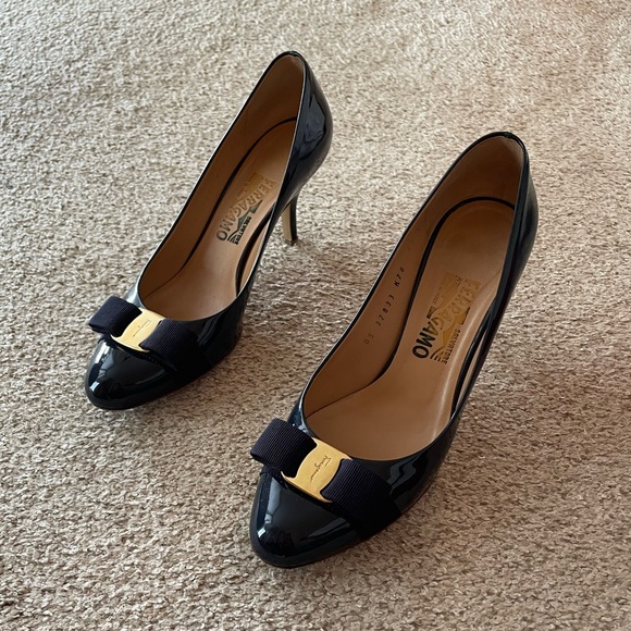 Salvatore Ferragamo navy blue patent leather pumps heels almond pointy toe 8.5 - Picture 2 of 13